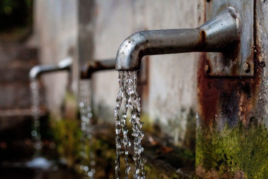 Santé : Deux solutions pratiques pour purifier l'eau en voyage 