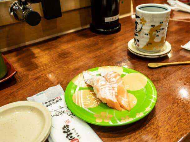 chaine de sushis pour manger pas cher à Tokyo