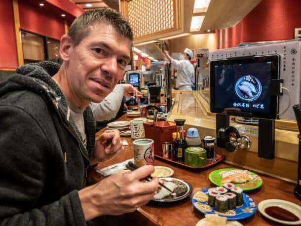 chaine de sushis pour manger pas cher à Tokyo