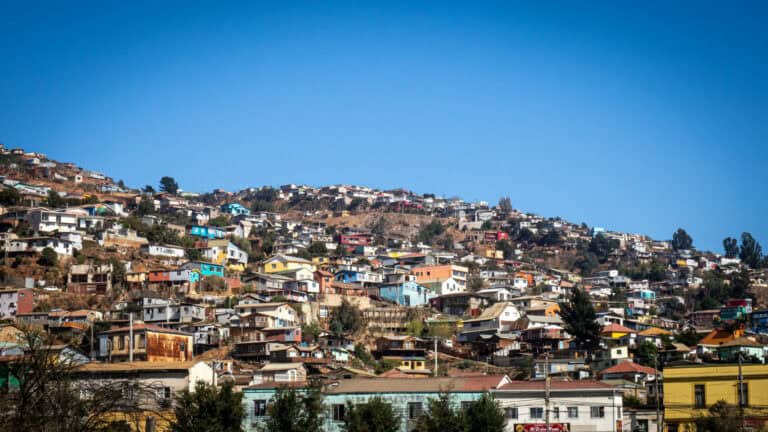 Maisons colorées sur les cerros de Valparaiso