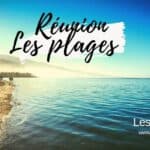 Plage de la Réunion avec sable, eau bleue et ciel clair.