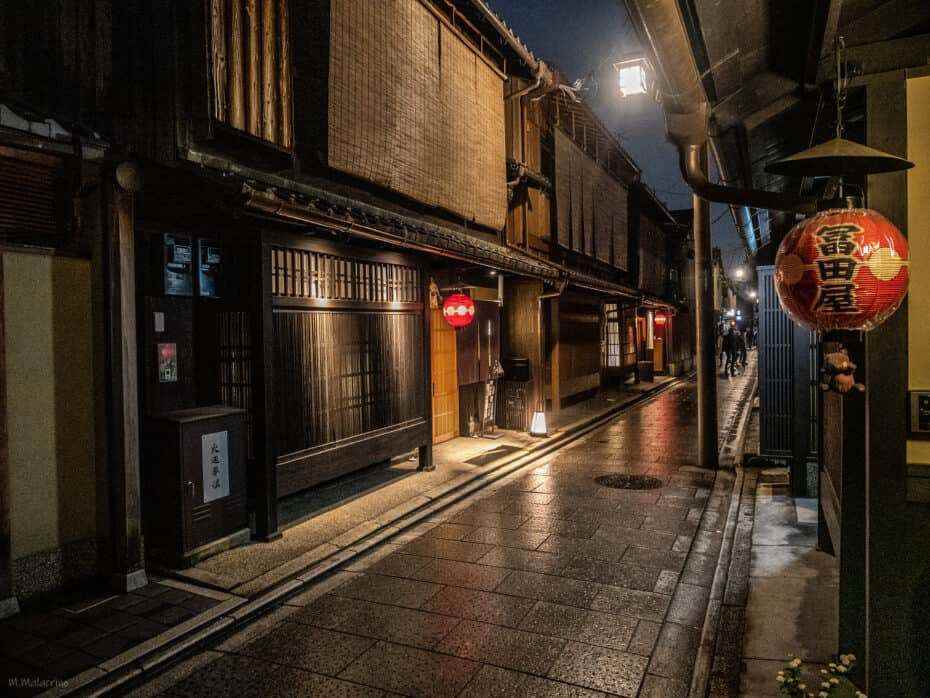 une ruelle de Gion la nuit