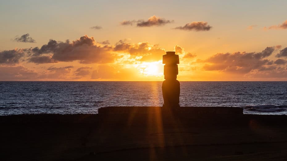 Tahia coucher de soleil ile de Paques