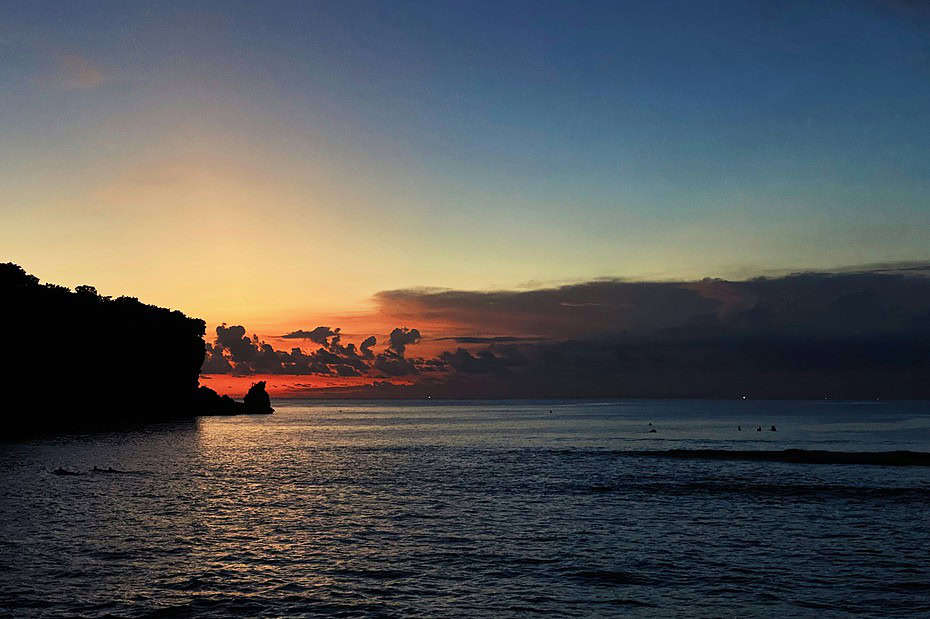 Falaise bali coucher de soleil Uluwatu