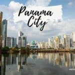 Vue panoramique du centre-ville de Panama City avec ses gratte-ciel modernes.