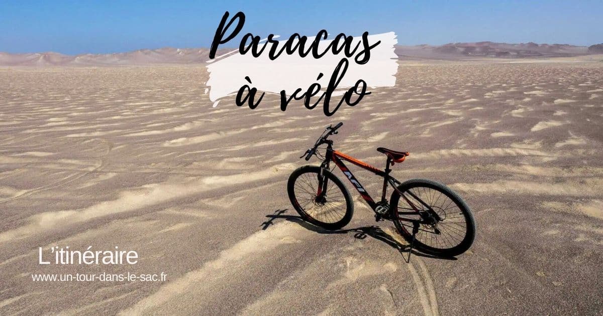 Vélo dans le désert de Paracas, dunes et horizon aride.