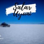 Véhicule dans le Salar d'Uyuni, désert de sel en Bolivie.