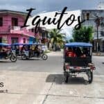 Rues animées avec tuk-tuks à Iquitos, Pérou, bâtiments colorés.