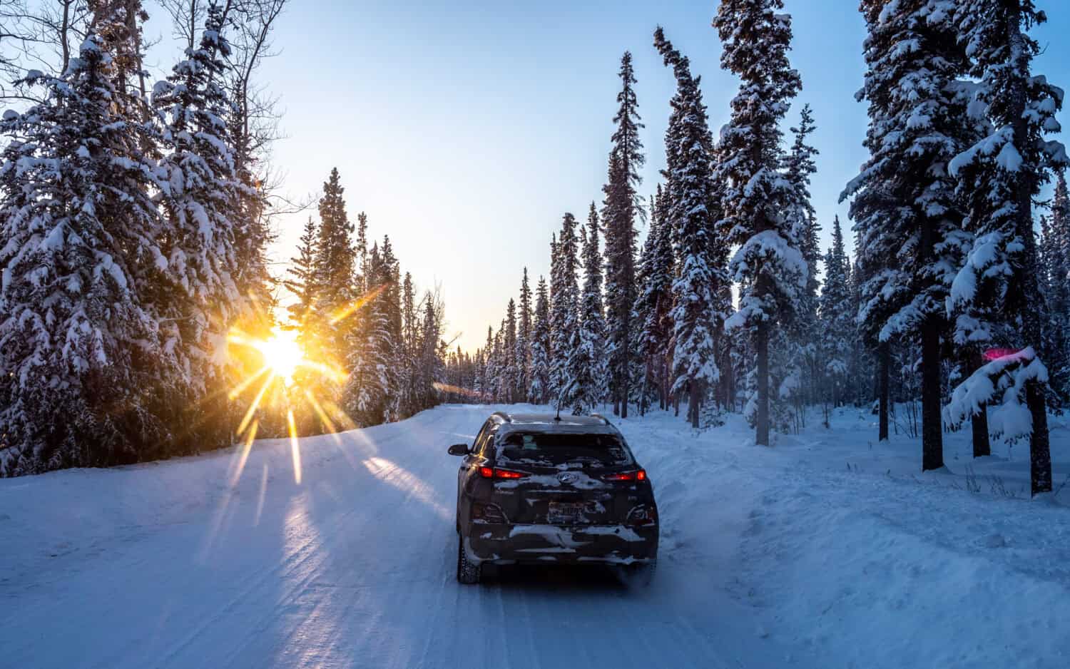 Paysage du Yukon en hiver, route vers le lac Atlin