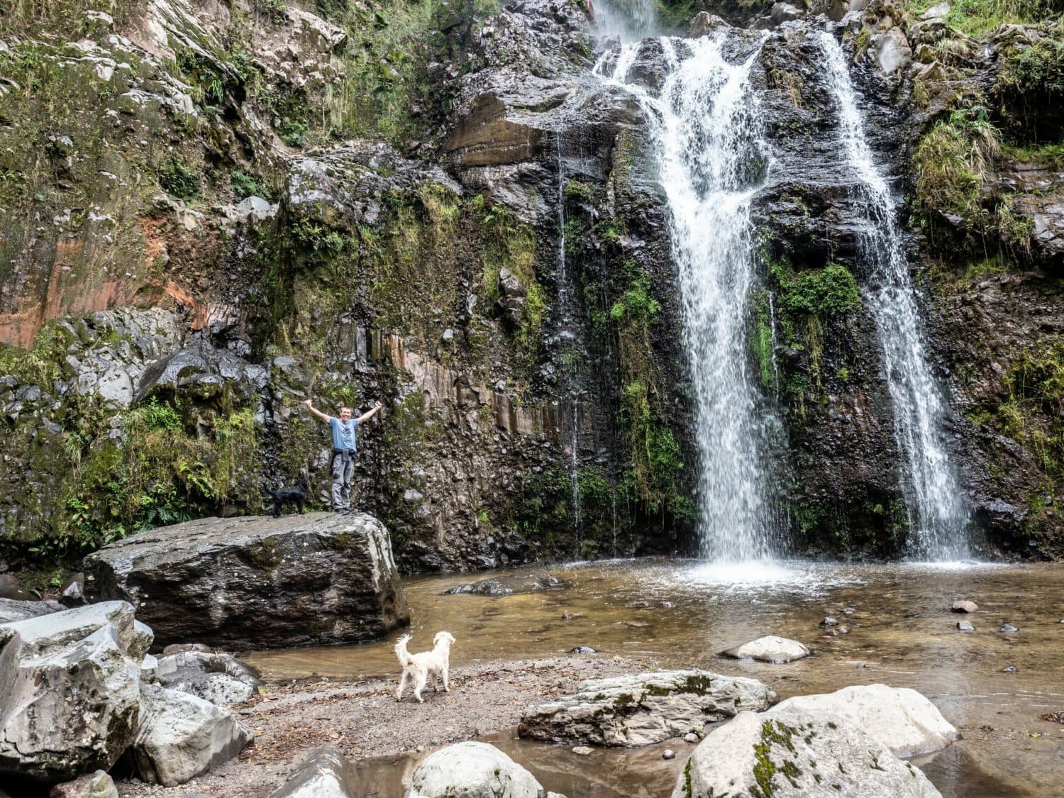 Cascade à deux chutes près d’Otavalo