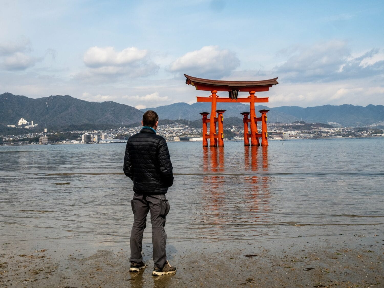 Le grand torii de Miyajima à marée basse