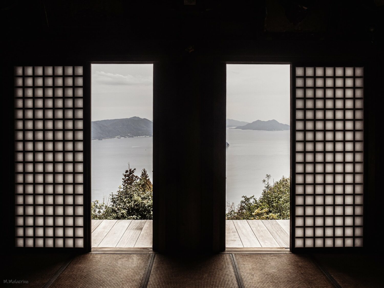Vue sur la mer depuis un temple du mont Misen