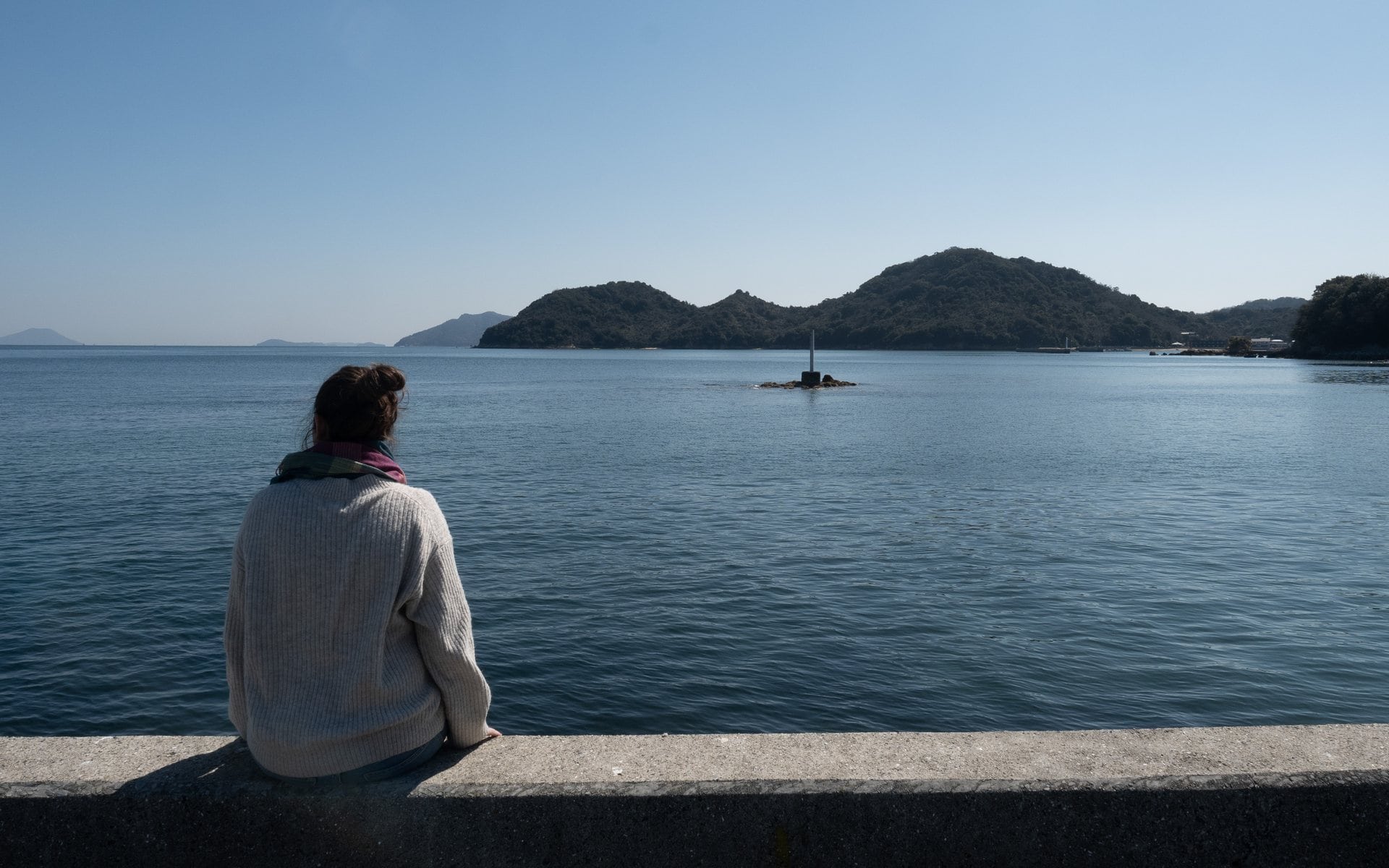 Contemplation de la mer intérieure de Seto depuis Naoshima