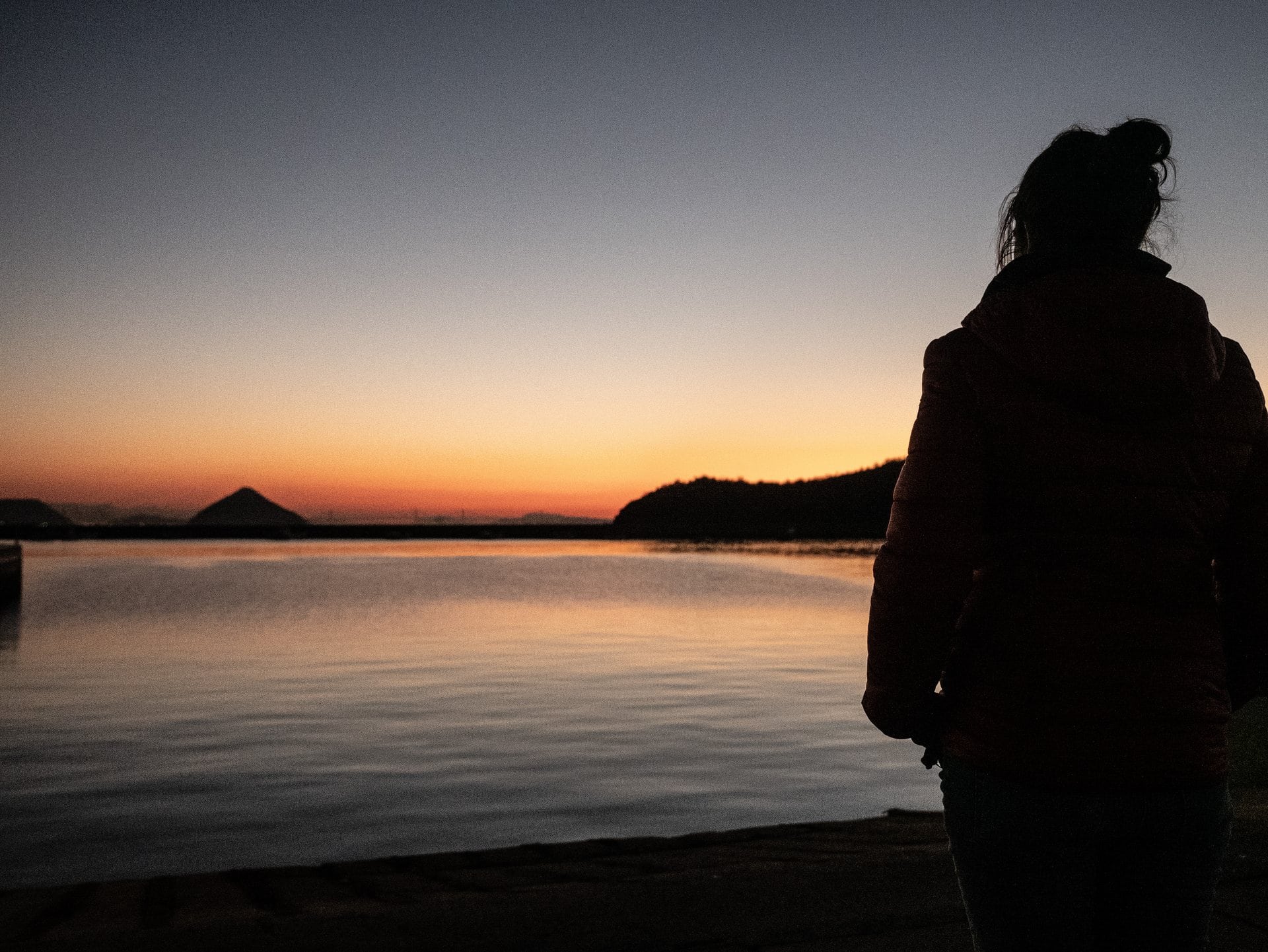 Crépuscule sur la mer intérieure de Seto à Naoshima
