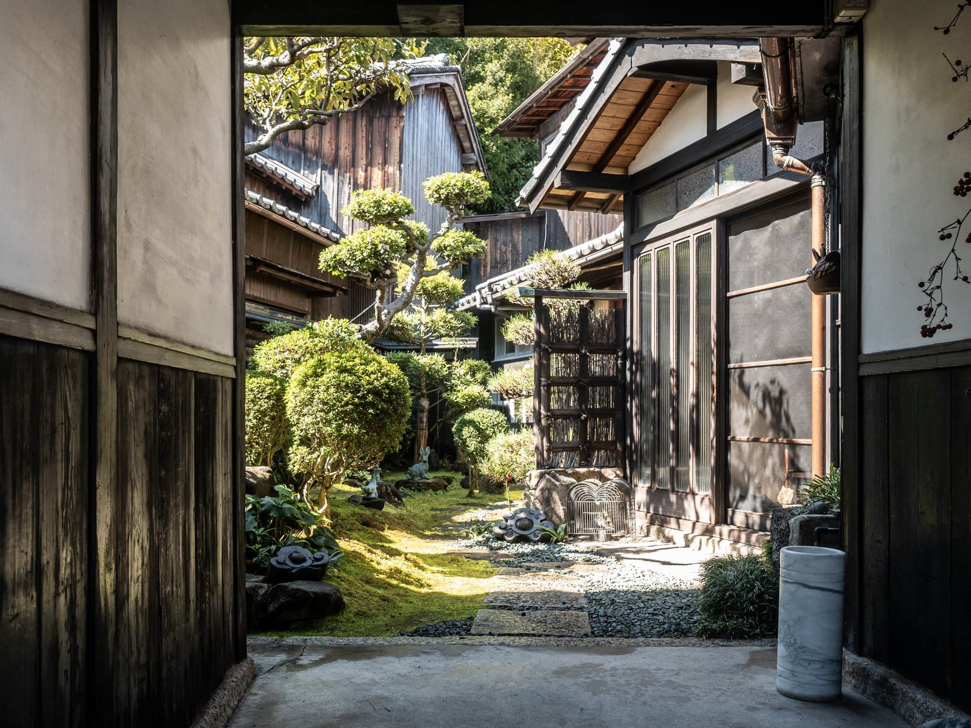 Maison traditionnelle et jardin dans le village de Honmura à Naoshima
