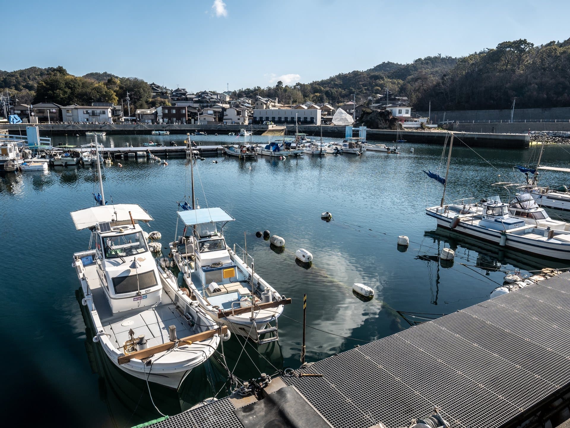 Le port et les bateaux de pêche de Naoshima