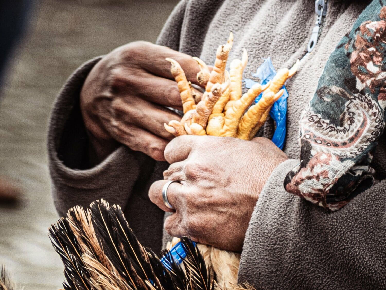 Pattes de poulet vendues au marché d’Otavalo