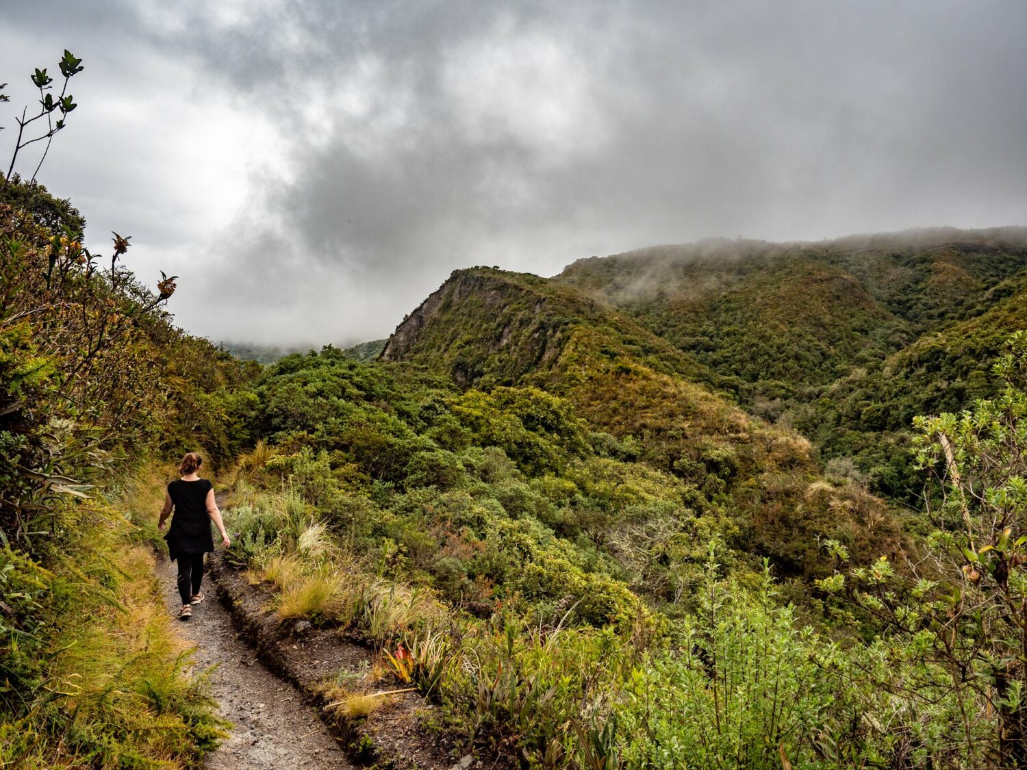 Sentier de crête autour de la lagune de Cuicocha