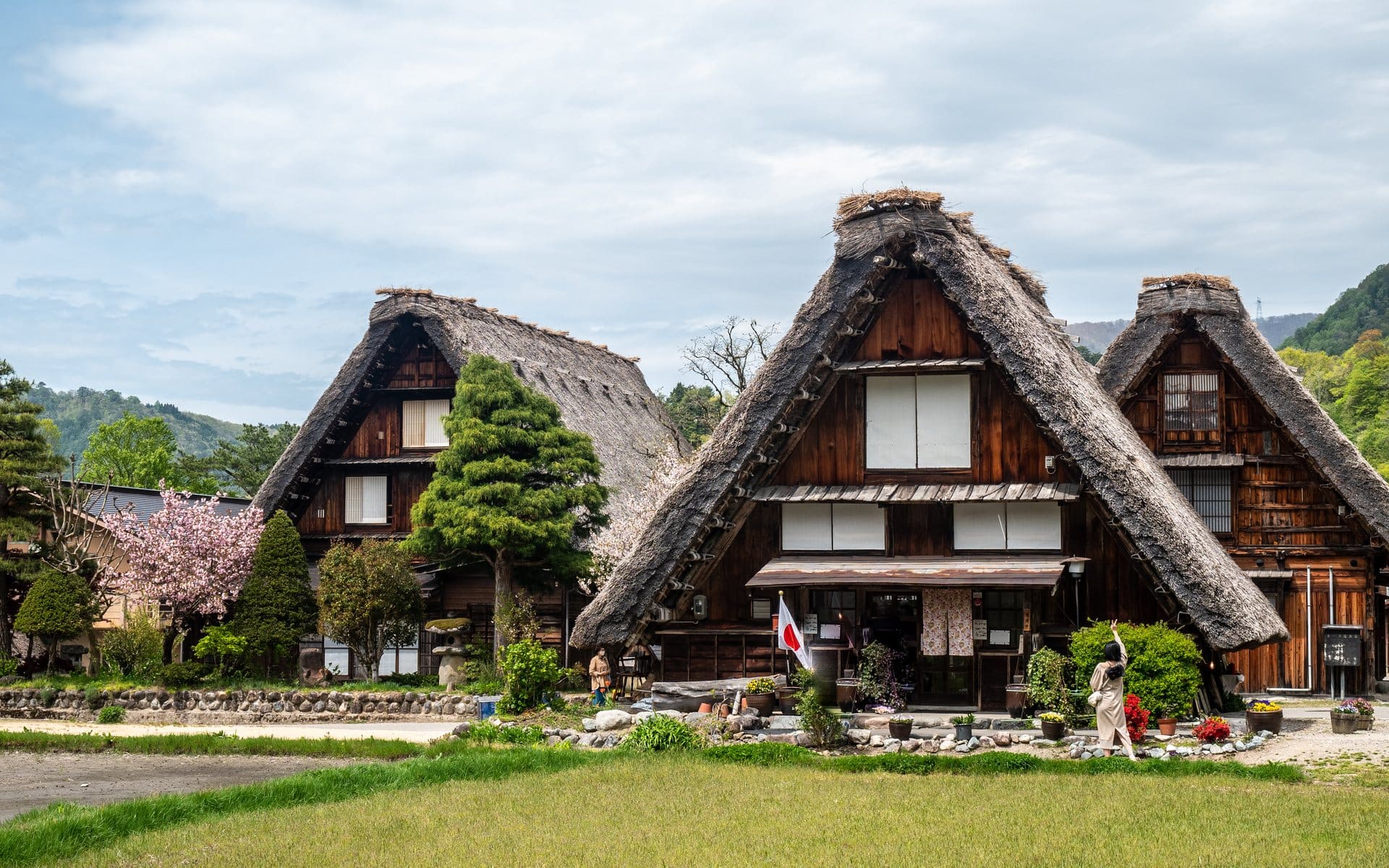Maisons gassho-zukuri au toit de chaume à Shirakawa-go