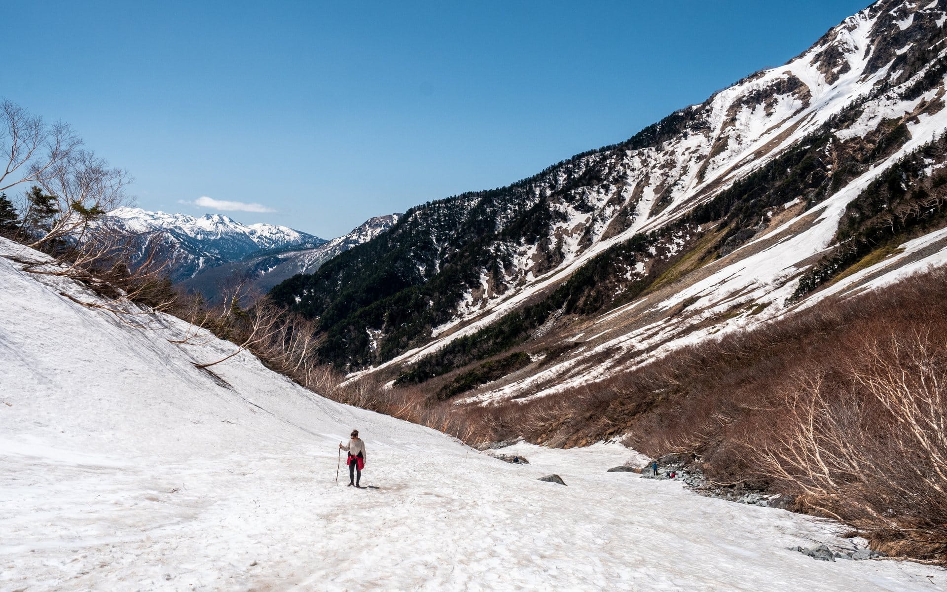 Neige sur les pentes du Yakedake en avril