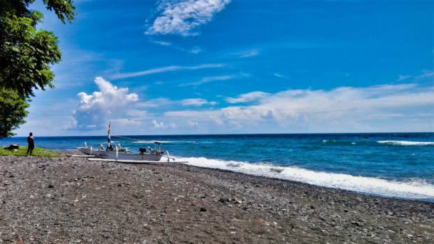 plage volcanique Bali