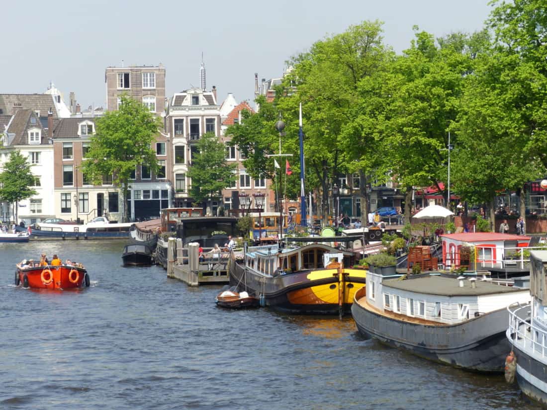 Les bateaux colorés d'Amsterdam